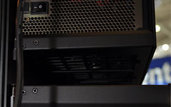 画像ギャラリー No.015のサムネイル画像 / ［COMPUTEX］熱源を完全分離。Thermaltake，創業10周年記念のゲーマー向けハイエンドケース「Level 10」を発表