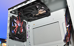 画像ギャラリー No.004のサムネイル画像 / ［COMPUTEX］Antec，59ドルのエントリーゲーマー向けPCケース「Two Hundred」