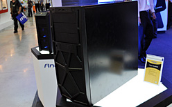 画像ギャラリー No.011のサムネイル画像 / ［COMPUTEX］Antec，59ドルのエントリーゲーマー向けPCケース「Two Hundred」