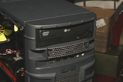 画像ギャラリー No.003のサムネイル画像 / microATX対応のミニタワーでHD 5970対応！ In Winのゲーマー向け小型PCケースが2010年3月に登場へ