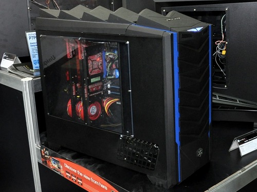 画像ギャラリー No.001のサムネイル画像 / ［COMPUTEX］SilverStone，ゲーマー向けPCケース「Raven」の第3弾に，フラグシップ＆“米びつ”PCケースを公開