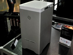 画像ギャラリー No.003のサムネイル画像 / ［COMPUTEX］SilverStone，ゲーマー向けPCケース「Raven」の第3弾に，フラグシップ＆“米びつ”PCケースを公開