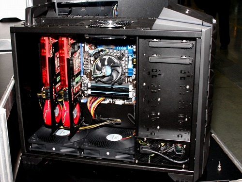 画像ギャラリー No.008のサムネイル画像 / ［COMPUTEX］SilverStone，ゲーマー向けPCケース「Raven」の第3弾に，フラグシップ＆“米びつ”PCケースを公開