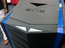 画像ギャラリー No.011のサムネイル画像 / ［COMPUTEX］SilverStone，ゲーマー向けPCケース「Raven」の第3弾に，フラグシップ＆“米びつ”PCケースを公開