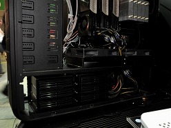 画像ギャラリー No.016のサムネイル画像 / ［COMPUTEX］SilverStone，ゲーマー向けPCケース「Raven」の第3弾に，フラグシップ＆“米びつ”PCケースを公開