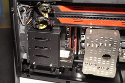 画像ギャラリー No.036のサムネイル画像 / ［COMPUTEX］SilverStoneは今年もPCケースの新作を大量展示。2スロット仕様のカード×6を搭載可能な大型タワーや，拡張性重視のデスクトップなど