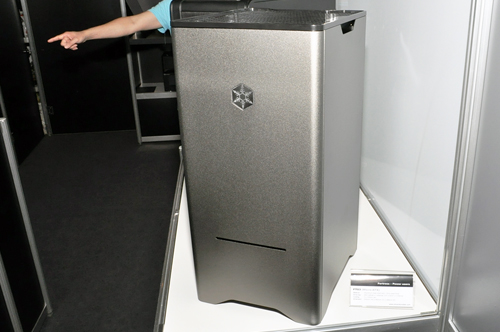 画像ギャラリー No.040のサムネイル画像 / ［COMPUTEX］SilverStoneは今年もPCケースの新作を大量展示。2スロット仕様のカード×6を搭載可能な大型タワーや，拡張性重視のデスクトップなど