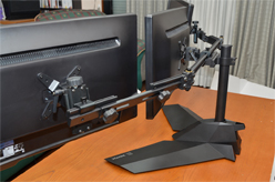画像ギャラリー No.018のサムネイル画像 / XFXブランドの3画面ディスプレイスタンド「XFX Triple Display Monitor Stand」を組み立ててみた