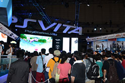 画像ギャラリー No.002のサムネイル画像 / ［TGS 2011］一般日開幕15分で全タイトル入場規制！ PS Vitaを体験するには相当な覚悟が必要だ