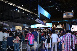 画像ギャラリー No.007のサムネイル画像 / ［TGS 2011］一般日開幕15分で全タイトル入場規制！ PS Vitaを体験するには相当な覚悟が必要だ