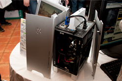 画像ギャラリー No.004のサムネイル画像 / “米びつ”PCケースにMini-ITX対応版が登場,Raven RV04は「開発中」〜秋葉原で行われたSilverStoneイベントレポート