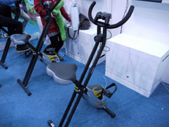 画像ギャラリー No.011のサムネイル画像 / ［G-Star 2011］モデルガンを構えてFPSを遊べるイベント用機器や自転車型コントローラなど，会場で見かけた変り種デバイスをピックアップ