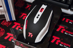 画像ギャラリー No.003のサムネイル画像 / 「リンクス感謝祭2011」開催。Tt eSPORTSのマウスやキーボードなどに白色モデルが登場