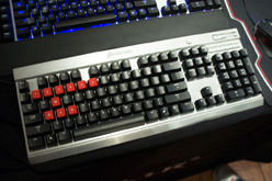 画像ギャラリー No.007のサムネイル画像 / 「リンクス感謝祭2011」開催。Tt eSPORTSのマウスやキーボードなどに白色モデルが登場