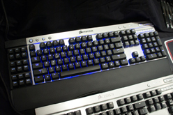 画像ギャラリー No.008のサムネイル画像 / 「リンクス感謝祭2011」開催。Tt eSPORTSのマウスやキーボードなどに白色モデルが登場