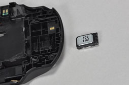 画像ギャラリー No.010のサムネイル画像 / PlayStation Vitaを分解してみた。内部構造にプロセッサなど,気になるところを写真でチェック