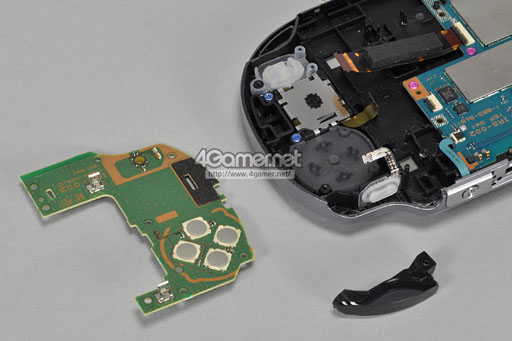 画像ギャラリー No.014のサムネイル画像 / PlayStation Vitaを分解してみた。内部構造にプロセッサなど,気になるところを写真でチェック