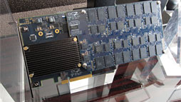 画像ギャラリー No.003のサムネイル画像 / 次世代SSDに大きく舵を切るOCZ。PCIeプラットフォーム「Kilimanjaro」採用のThunderbolt対応SSDや6Gbpsコントローラの最新型を公開
