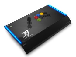 画像ギャラリー No.005のサムネイル画像 / HORI「ファイティングエッジ」の最新情報公開。独自開発のレバー&ボタンはプロゲーマーのsako氏が監修