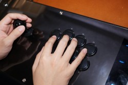画像ギャラリー No.010のサムネイル画像 / HORIの新作アーケードスティック「ファイティングエッジ」,速報インプレッションを掲載。待望の4次予約も本日開始