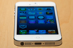 画像ギャラリー No.007のサムネイル画像 / Apple,「iPhone 5」を日本国内で披露。実機をフォトレポート形式でお届け