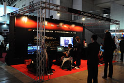 画像ギャラリー No.002のサムネイル画像 / ［TGS 2012］クルマゲー向けコクピットからヘッドセット，ゲームパッド，キャプチャカードまで。会場で見かけたハードウェア製品まとめ