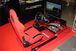 画像ギャラリー No.004のサムネイル画像 / ［TGS 2012］クルマゲー向けコクピットからヘッドセット，ゲームパッド，キャプチャカードまで。会場で見かけたハードウェア製品まとめ