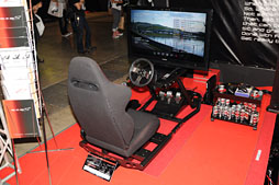 画像ギャラリー No.013のサムネイル画像 / ［TGS 2012］クルマゲー向けコクピットからヘッドセット，ゲームパッド，キャプチャカードまで。会場で見かけたハードウェア製品まとめ