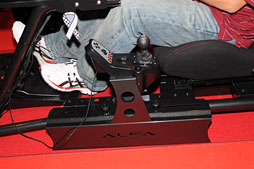 画像ギャラリー No.014のサムネイル画像 / ［TGS 2012］クルマゲー向けコクピットからヘッドセット，ゲームパッド，キャプチャカードまで。会場で見かけたハードウェア製品まとめ