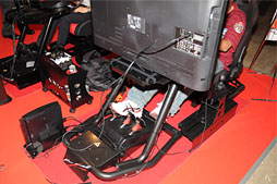 画像ギャラリー No.015のサムネイル画像 / ［TGS 2012］クルマゲー向けコクピットからヘッドセット，ゲームパッド，キャプチャカードまで。会場で見かけたハードウェア製品まとめ