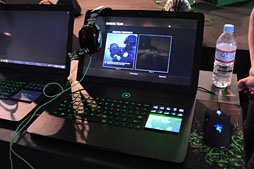 画像ギャラリー No.017のサムネイル画像 / ［TGS 2012］クルマゲー向けコクピットからヘッドセット，ゲームパッド，キャプチャカードまで。会場で見かけたハードウェア製品まとめ
