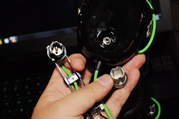 画像ギャラリー No.023のサムネイル画像 / ［TGS 2012］クルマゲー向けコクピットからヘッドセット，ゲームパッド，キャプチャカードまで。会場で見かけたハードウェア製品まとめ