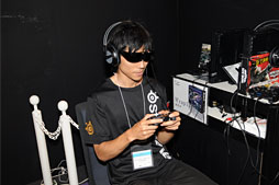画像ギャラリー No.034のサムネイル画像 / ［TGS 2012］クルマゲー向けコクピットからヘッドセット，ゲームパッド，キャプチャカードまで。会場で見かけたハードウェア製品まとめ