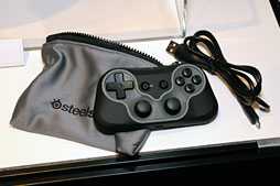 画像ギャラリー No.035のサムネイル画像 / ［TGS 2012］クルマゲー向けコクピットからヘッドセット，ゲームパッド，キャプチャカードまで。会場で見かけたハードウェア製品まとめ
