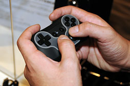 画像ギャラリー No.036のサムネイル画像 / ［TGS 2012］クルマゲー向けコクピットからヘッドセット，ゲームパッド，キャプチャカードまで。会場で見かけたハードウェア製品まとめ