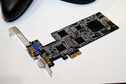 画像ギャラリー No.045のサムネイル画像 / ［TGS 2012］クルマゲー向けコクピットからヘッドセット，ゲームパッド，キャプチャカードまで。会場で見かけたハードウェア製品まとめ