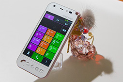 画像ギャラリー No.039のサムネイル画像 / ソフトバンクモバイル,2012年冬・2013年春モデルのスマートフォンを発表。全機種が下り最大110Mbpsの通信方式「AXGP」こと「SoftBank 4G」に対応