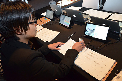 画像ギャラリー No.002のサムネイル画像 / 楽譜をスキャンしながらリアルタイムで演奏できる!? SIGGRAPH 2012「Emerging Technologies」展示セクションレポート(4)