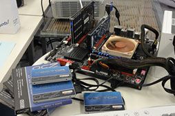 画像ギャラリー No.013のサムネイル画像 / OCZ,“オール自社設計”のSSD「Vector」を解説。ランダムアクセス性能と継続書き込み性能の高さを強調