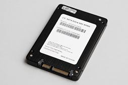 画像ギャラリー No.006のサムネイル画像 / 2012年冬版,ゲーマーのためのSSD購入ガイド。技術解説を交えつつ,全9モデルを横並びで比較する