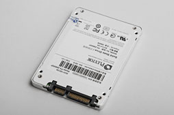 画像ギャラリー No.024のサムネイル画像 / 2012年冬版,ゲーマーのためのSSD購入ガイド。技術解説を交えつつ,全9モデルを横並びで比較する