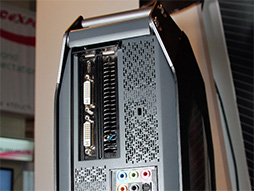 画像ギャラリー No.009のサムネイル画像 / ASRock，BMWデザインのゲーマー向けベアボーンを披露。Intel 8シリーズチップセット搭載マザーボードも