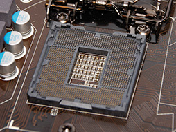 画像ギャラリー No.013のサムネイル画像 / ASRock，BMWデザインのゲーマー向けベアボーンを披露。Intel 8シリーズチップセット搭載マザーボードも