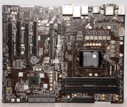 画像ギャラリー No.015のサムネイル画像 / ASRock，BMWデザインのゲーマー向けベアボーンを披露。Intel 8シリーズチップセット搭載マザーボードも