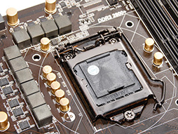 画像ギャラリー No.016のサムネイル画像 / ASRock，BMWデザインのゲーマー向けベアボーンを披露。Intel 8シリーズチップセット搭載マザーボードも