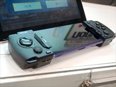 画像ギャラリー No.007のサムネイル画像 / ［TGS 2014］「のび〜るコントローラー NOBI-CON」は，縦画面/横画面どちらにも対応できるスマホ対応ゲームパッドだ