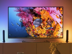 【PR】映像と照明がシンクロする「Philips Hue Play ライトバー」で，ゲームをワンランク上のエンターテイメントに