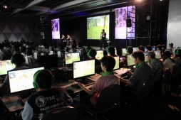 画像ギャラリー No.023のサムネイル画像 / 「FEZ」のオフラインイベント“メルファリア大感謝祭2013”をレポート。「フェンサー」「セスタス」の改修内容や，新たな戦争ルールの情報が公開に