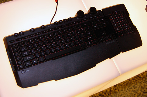 画像ギャラリー No.003のサムネイル画像 / ［NVISION 08＃02］Microsoftのゲーマー向けキーボード「SideWinder X6 Keyboard」とOCZのゲーマー向けマウス「Dominatrix」が“プレイアブル”展示