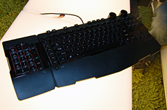 画像ギャラリー No.008のサムネイル画像 / ［NVISION 08＃02］Microsoftのゲーマー向けキーボード「SideWinder X6 Keyboard」とOCZのゲーマー向けマウス「Dominatrix」が“プレイアブル”展示